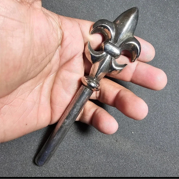 fleur de lis corkscrew wine bottle opener Silver Tone With Screw Cap 6 Inch - Picture 1 of 11